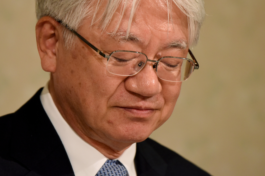 神戸製鋼所の川崎博也社長。10月に東京で開かれた記者会見の席で。(写真提供:AFP)