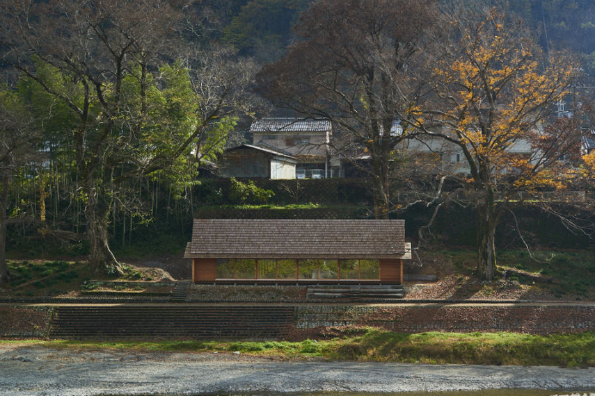 Airbnbの「吉野杉の家」は、日本市場における同社の視覚的なブランドメッセージだ