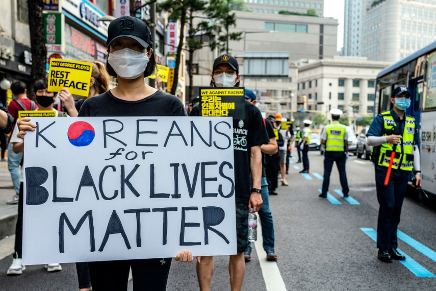 BLMを支持する韓国・ソウルでのデモ風景(写真:Getty Images)