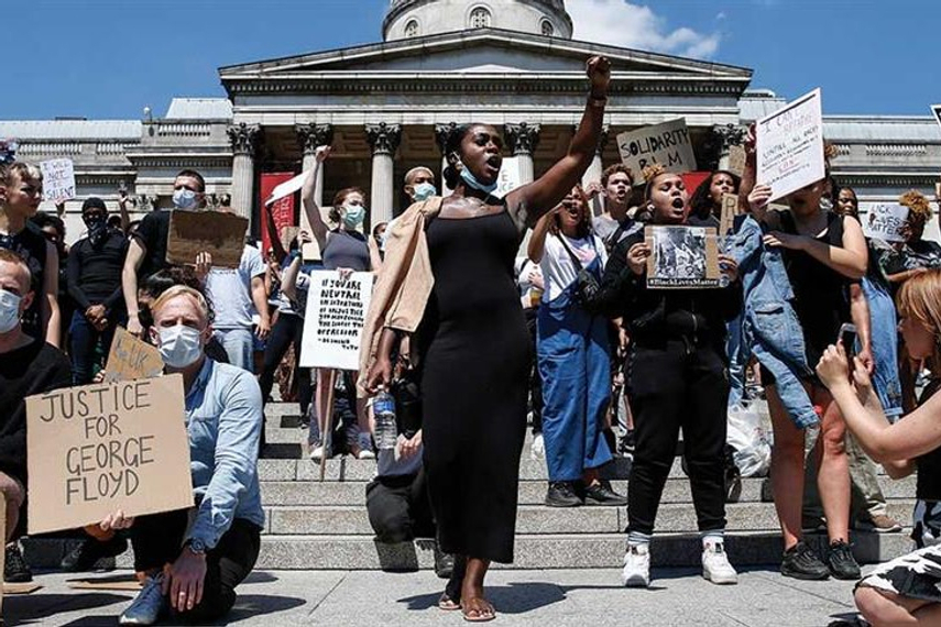 抗議活動は世界各地に飛び火した。ロンドンでのデモの模様(写真:Getty Images)