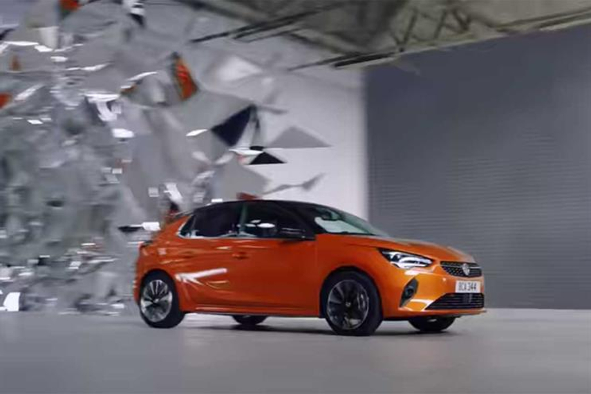 英国の自動車メーカー、ボクスホールの広告より。自動車広告はアドレサビリティで大きな差異が出た