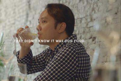 グルメ系インフルエンサー、こだわりのドッグフードに舌鼓