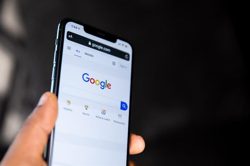 世界マーケティング短信:グーグルの不適切広告31億件、電通の構造改革