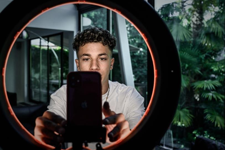 クリエイターエコノミー:クリエイターが消費者から直接対価を得る時代