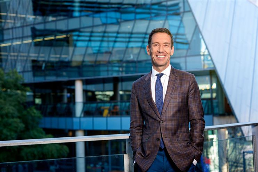 バイロン・シャープ氏