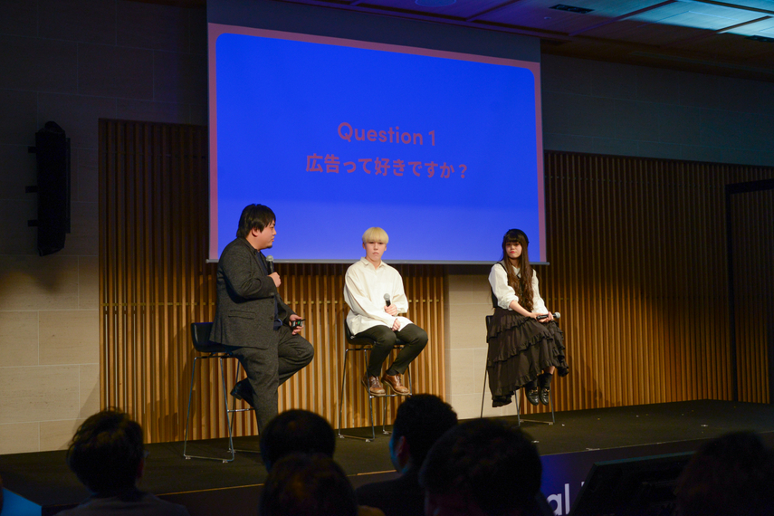 人気インフルエンサーデュオでTikTokクリエイターの「きょんぺい」とディスカッションをする鈴木瑛氏