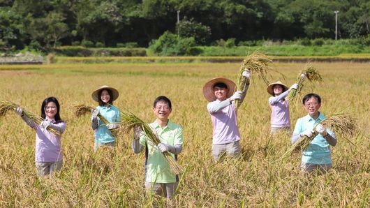 Change, commit and collaborate: How E.SUN Bank is driving the sustainability agenda Change, commit and collaborate: How E.SUN Bank is driving the sustainability agenda