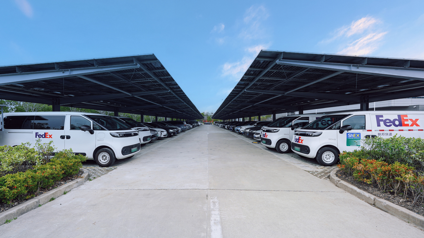 FedEx launches solar installation at Shanghai airport FedEx launches solar installation at Shanghai airport