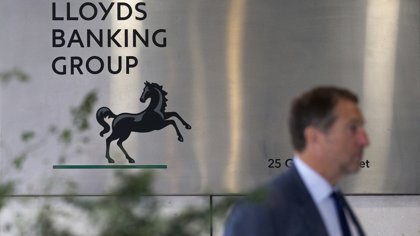 Lloyds becomes first commercial lender to issue Sonia-based bonds Lloyds becomes first commercial lender to issue Sonia-based bonds