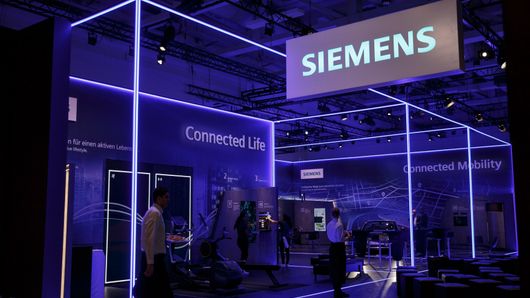 Siemens teams up with Standard Chartered for blockchain smart guarantees Siemens teams up with Standard Chartered for blockchain smart guarantees