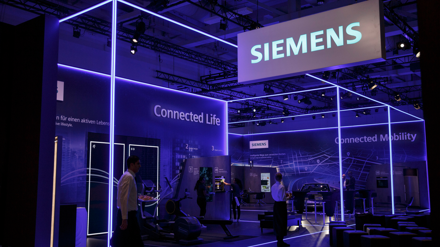 Siemens teams up with Standard Chartered for blockchain smart guarantees Siemens teams up with Standard Chartered for blockchain smart guarantees
