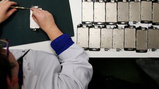 Apple: What a trade war would mean for US tech giants Apple: What a trade war would mean for US tech giants