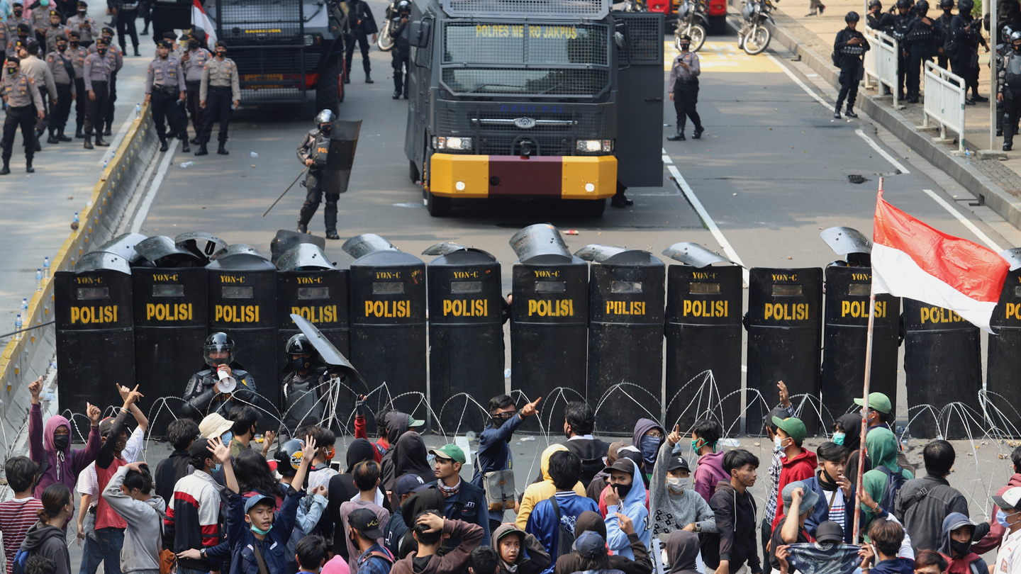 Indonesia’s veteran finance minister fired amid protests; rupiah falls Indonesia’s veteran finance minister fired amid protests; rupiah falls