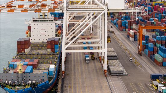 Singapore's X-Press Feeders agrees $80m SLL facility for decarbonisation efforts Singapore's X-Press Feeders agrees $80m SLL facility for decarbonisation efforts