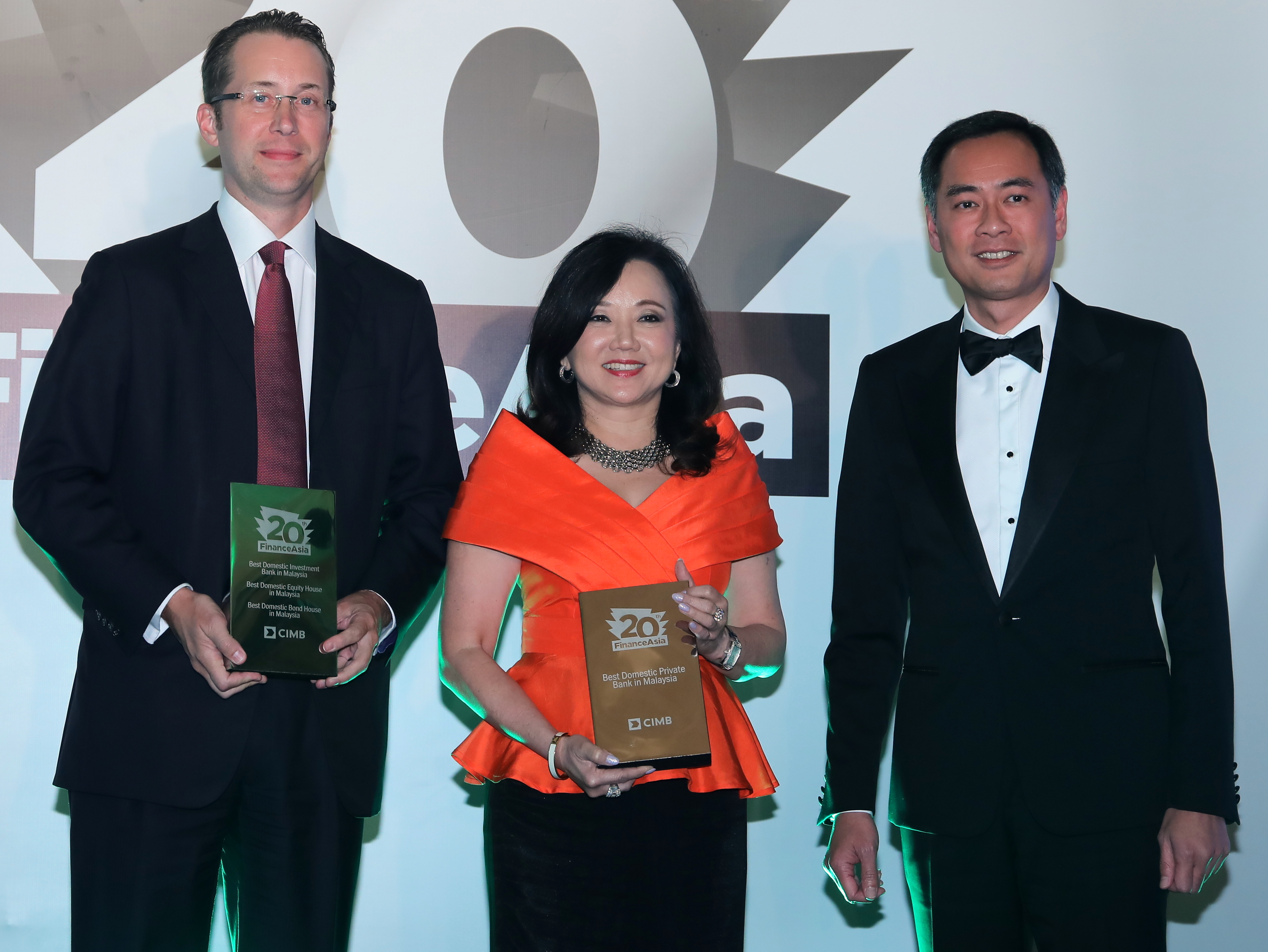 Chris Marschall Sooi Lin Kong And Khoon Lee Chee Celebrate Cimb S Success Awards Financeasia